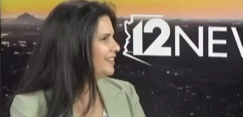 Incómodo momento de Luisito Comunica en televisión: hace una broma y la conductora responde así