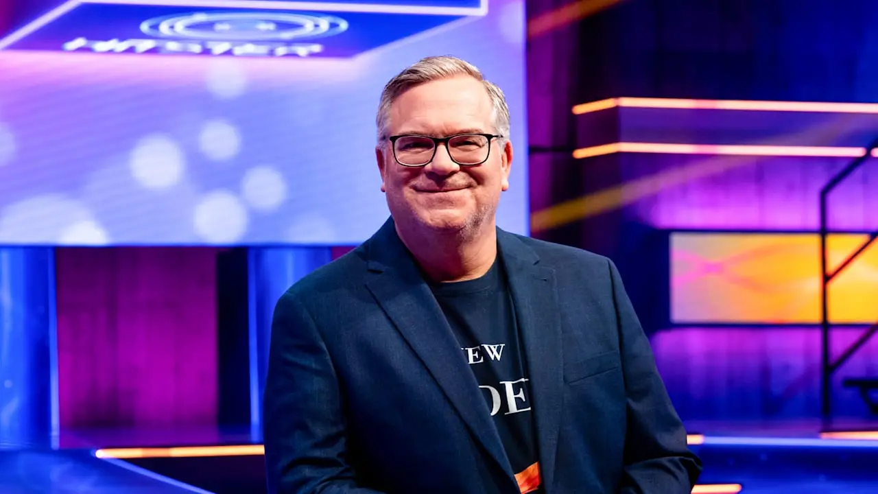 Elton im Steckbrief: Alle Infos über den Kult-Moderator von ProSieben