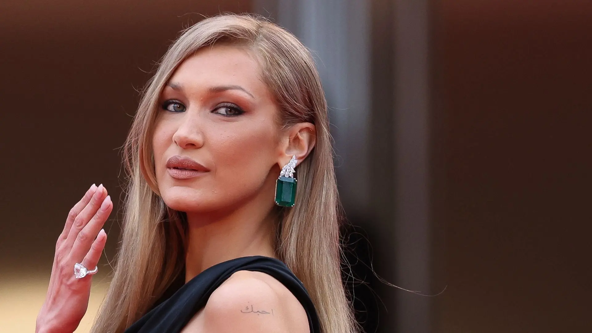 Im Bikini: Bella Hadid hüpft von Luxusjacht ins kühle Nass