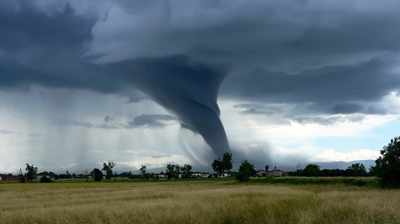 Hurricanes Vs. Tornadoes: Which Event Has Faster Wind Speeds & How Do We Know?