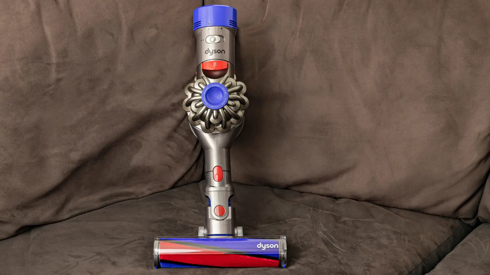 Dyson V8 Vs V6: What's The Difference Between These Vacuum Cleaners?
