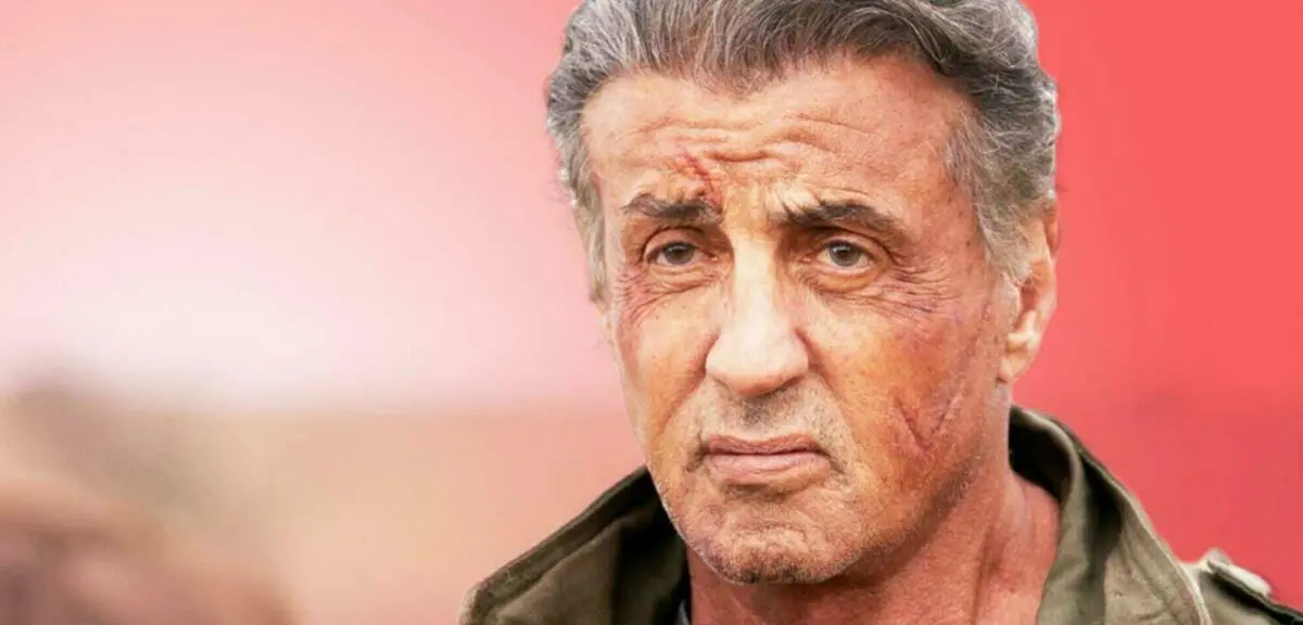 Sylvester Stallone verfilmt gefeierte Thriller-Reihe: Ein Serienkiller hinterlässt darin eine perfide Handschrift