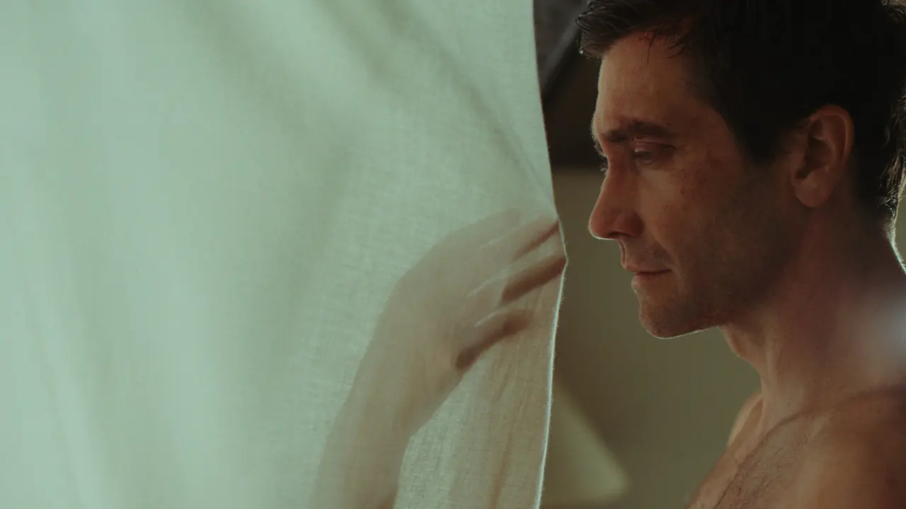 „Remain“-Trailer: Jake Gyllenhaal trägt kein Hemd und wird von Phoebe Dynevor im neuen M. Night Shyamalan-Film heimgesucht – Jetzt ansehen! | Nur Jared